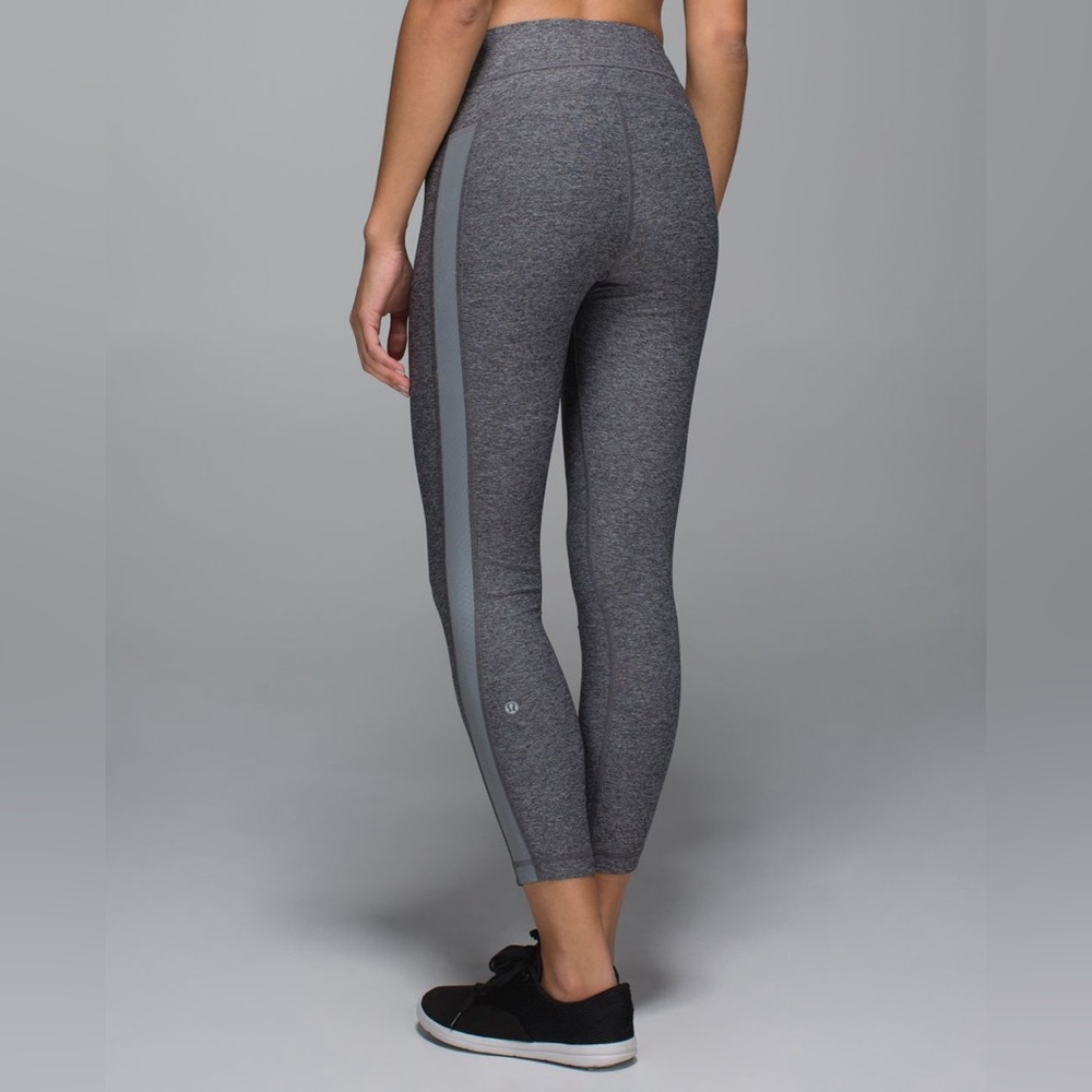 Lululemon Athletica Light Speed Tight in Heathered Black size 6 EUC